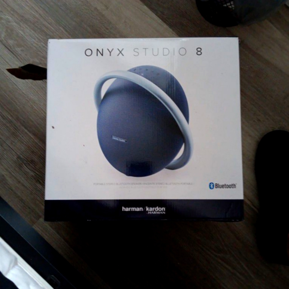 Harman Kardon Onyx Studio 8
